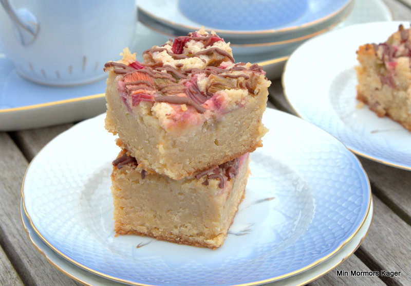 Glutenfri blondies med rabarber