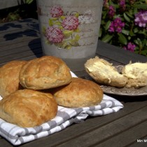 Kanelboller med æble og marcipan