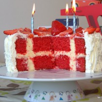Flag-lagkage med creme